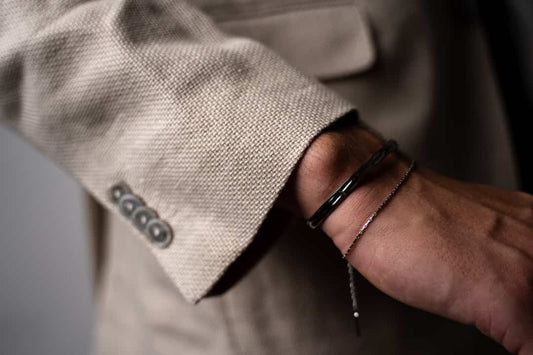 Silver bracelet vs gold bracelet: Which one should you choose as a man?