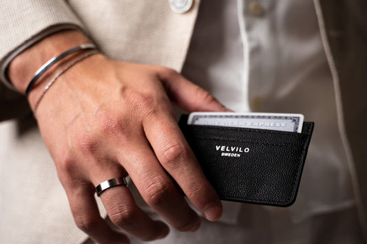 Security and Protection: The Benefits of Using a Card Case - Velvilo